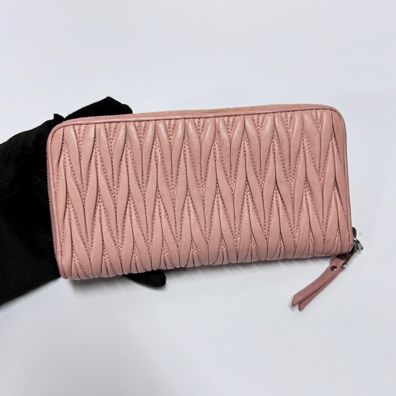 【極新🎁 張員瑛同款】 Miu Miu 千金小姐風 羊皮長夾 專櫃35800！-6