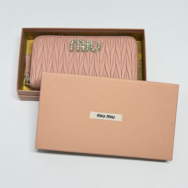 【極新🎁 張員瑛同款】 Miu Miu 千金小姐風 羊皮長夾 專櫃35800！-16