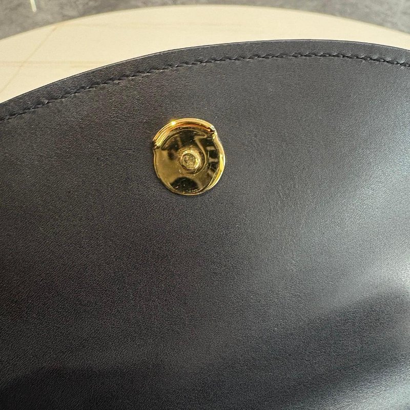 *SHIHNA名牌精品* YSL Saint Laurent KAIA 小款滑面牛皮馬鞍包(黑色)-4