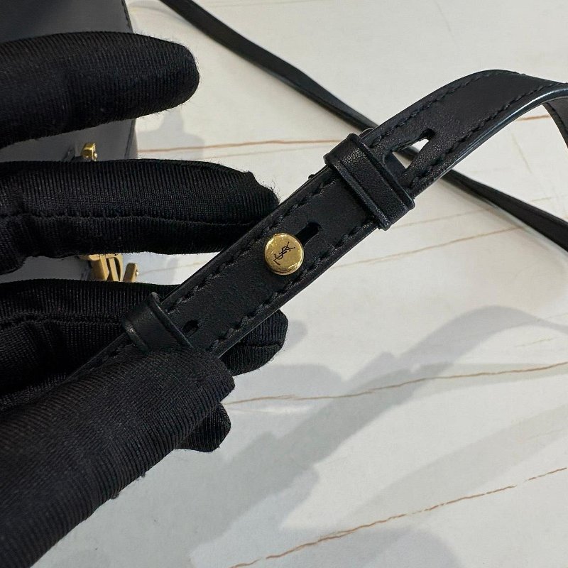 *SHIHNA名牌精品* YSL Saint Laurent KAIA 小款滑面牛皮馬鞍包(黑色)-8