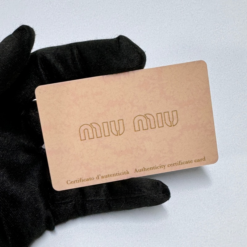 【極新🎁】 Miu Miu 張員瑛愛包 抓皺羊皮短夾 全套配件 專櫃25000！-13