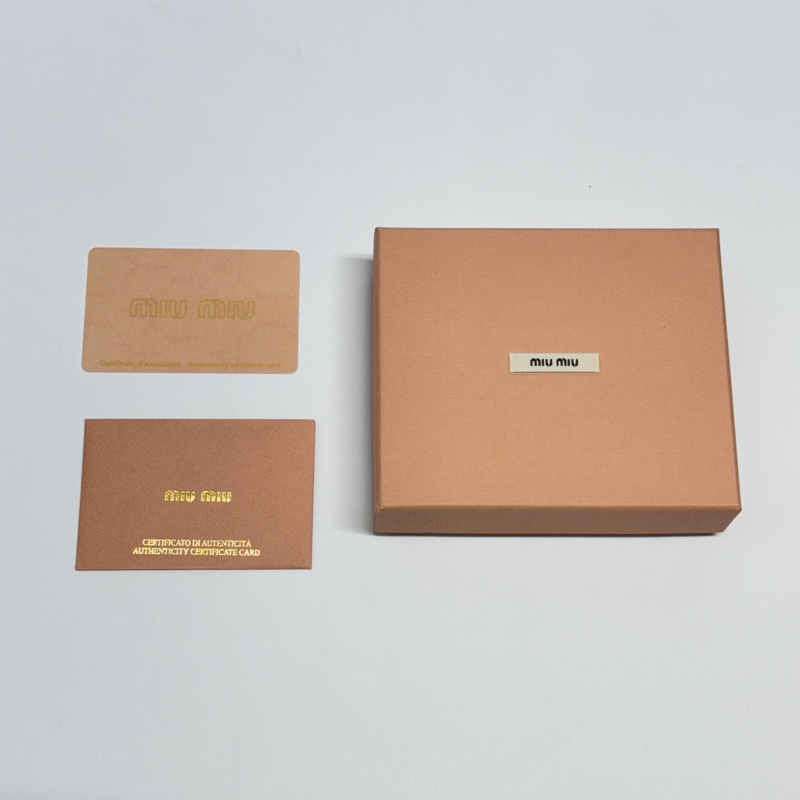 【極新🎁】 Miu Miu 張員瑛愛包 抓皺羊皮短夾 全套配件 專櫃25000！-18