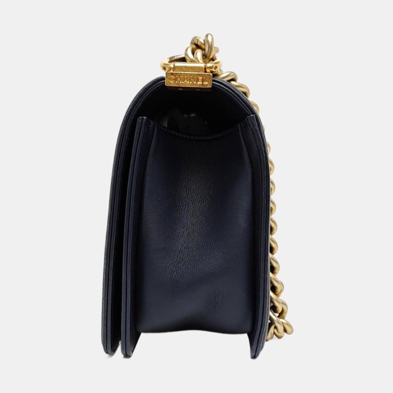 CHANEL BOY CHANEL中號深藍色牛皮絎縫V紋單肩包金色五金22開可拆卸肩帶-2