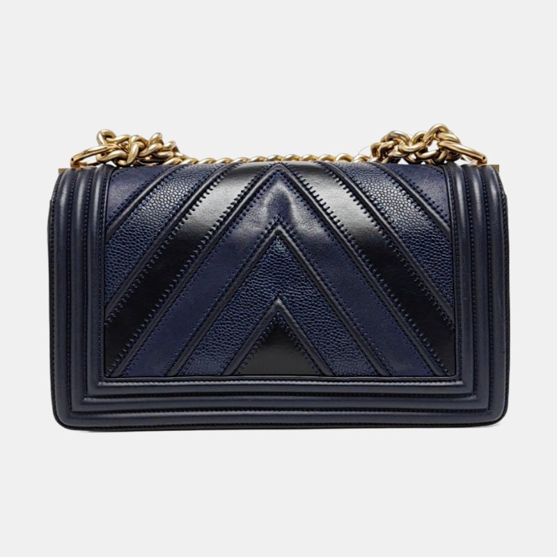 CHANEL BOY CHANEL中號深藍色牛皮絎縫V紋單肩包金色五金22開可拆卸肩帶-4