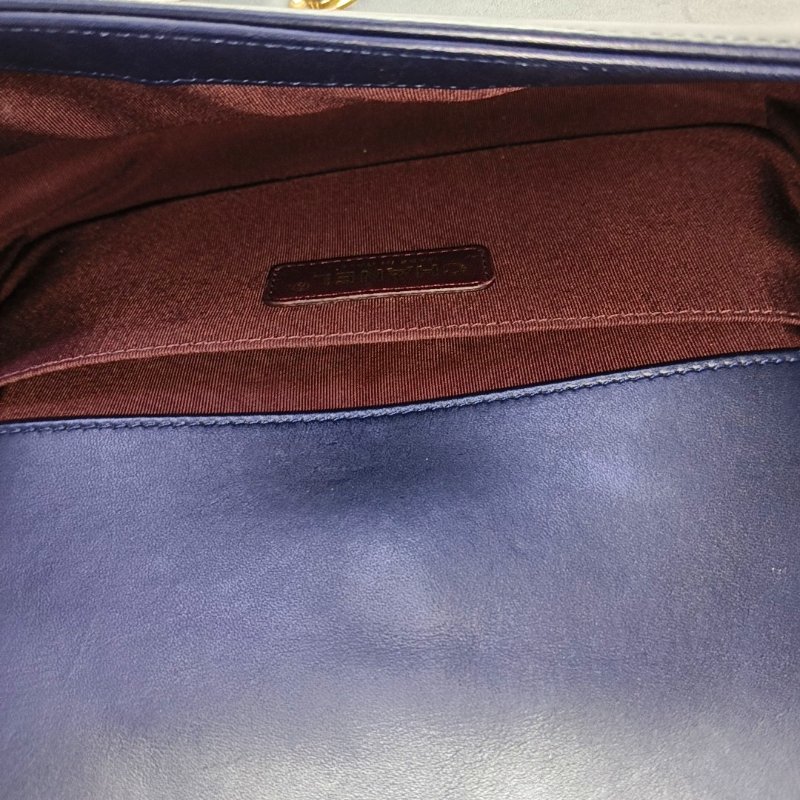 CHANEL BOY CHANEL中號深藍色牛皮絎縫V紋單肩包金色五金22開可拆卸肩帶-6
