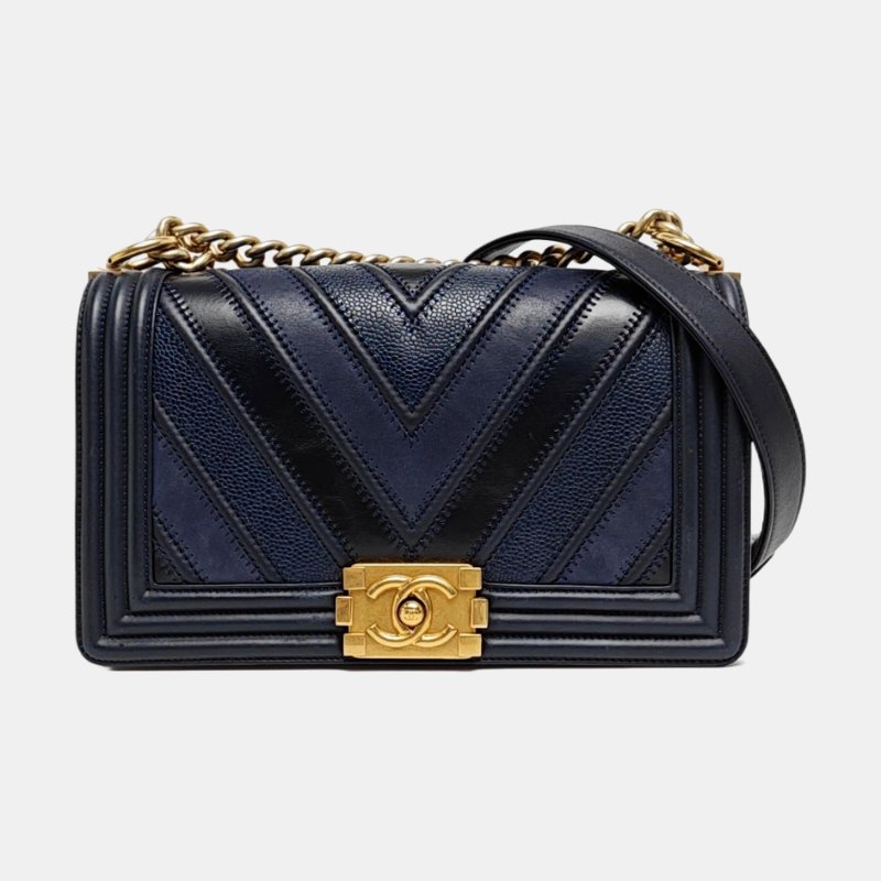 CHANEL BOY CHANEL中號深藍色牛皮絎縫V紋單肩包金色五金22開可拆卸肩帶-7