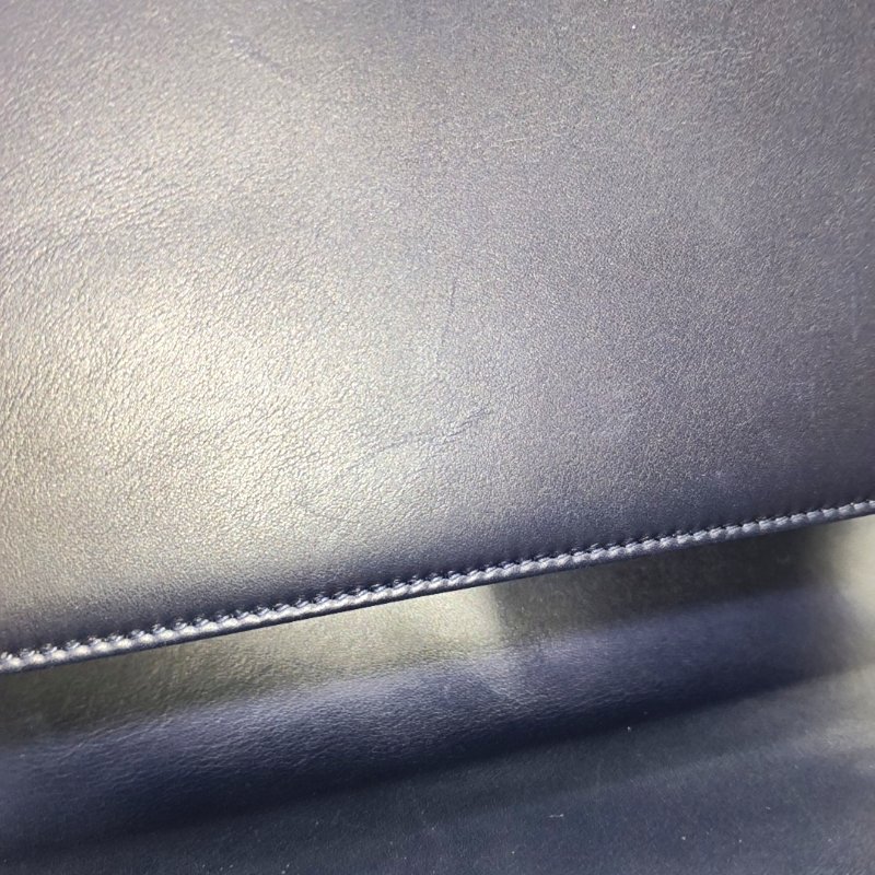 CHANEL BOY CHANEL中號深藍色牛皮絎縫V紋單肩包金色五金22開可拆卸肩帶-11