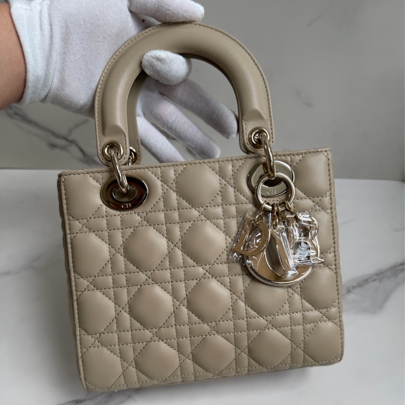 🎄Dior Lady 燕麥奶茶色 4格全配件+台灣購證（99新🆕）-1