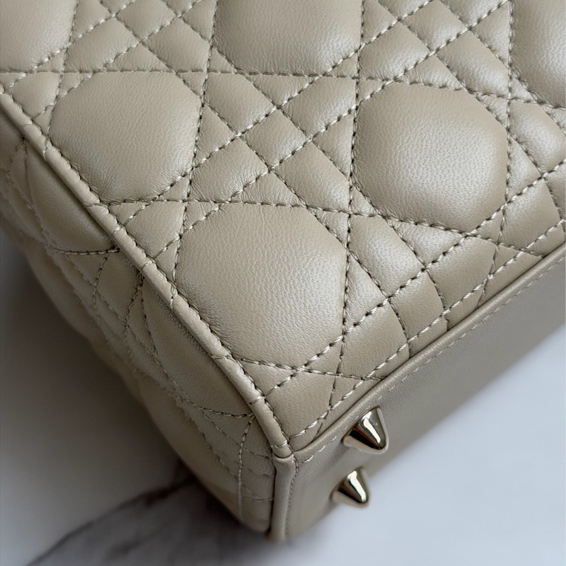 🎄Dior Lady 燕麥奶茶色 4格全配件+台灣購證（99新🆕）-13