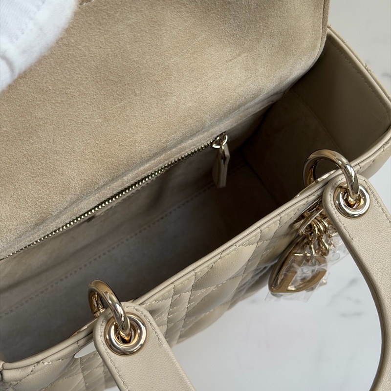 🎄Dior Lady 燕麥奶茶色 4格全配件+台灣購證（99新🆕）-19