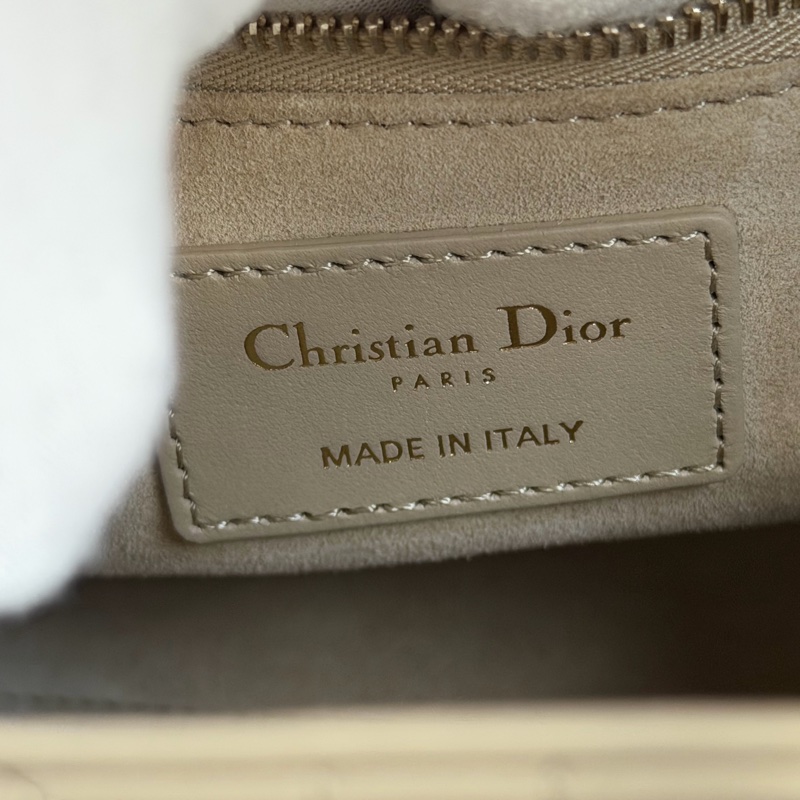 🎄Dior Lady 燕麥奶茶色 4格全配件+台灣購證（99新🆕）-23
