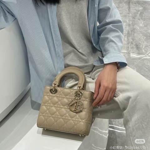 🎆迎新年只要$100,000🔥 Dior Lady 燕麥奶茶色 4格全配件+台灣購證（99新🆕）