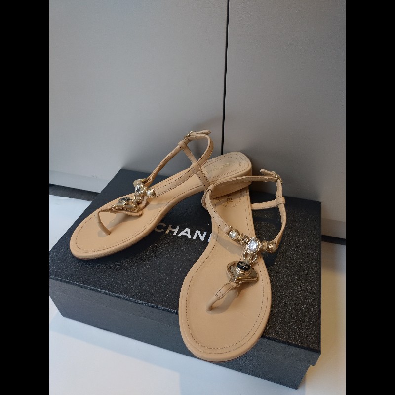 Chanel 駝皮淡金愛心水鑽夾腳涼鞋-3