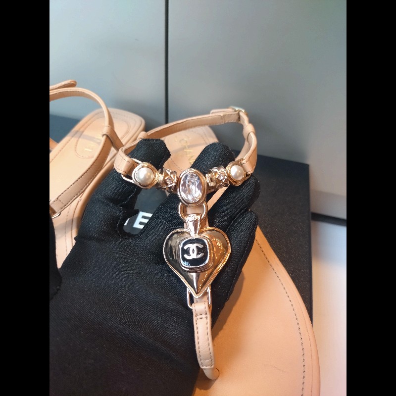 Chanel 駝皮淡金愛心水鑽夾腳涼鞋-5