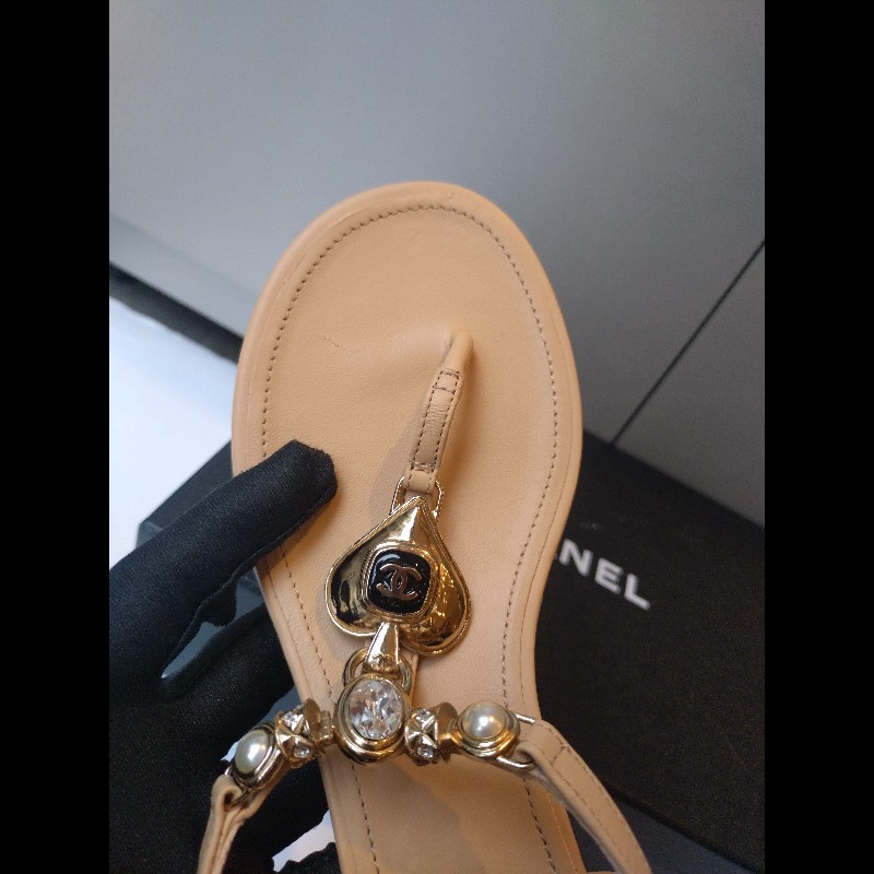 Chanel 駝皮淡金愛心水鑽夾腳涼鞋-7