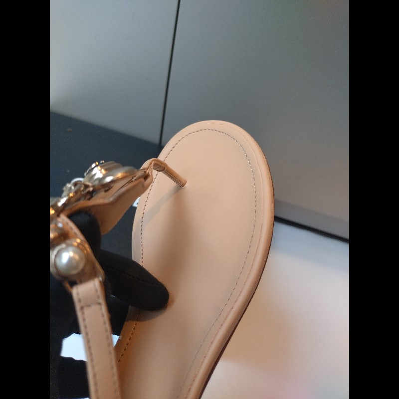 Chanel 駝皮淡金愛心水鑽夾腳涼鞋-8