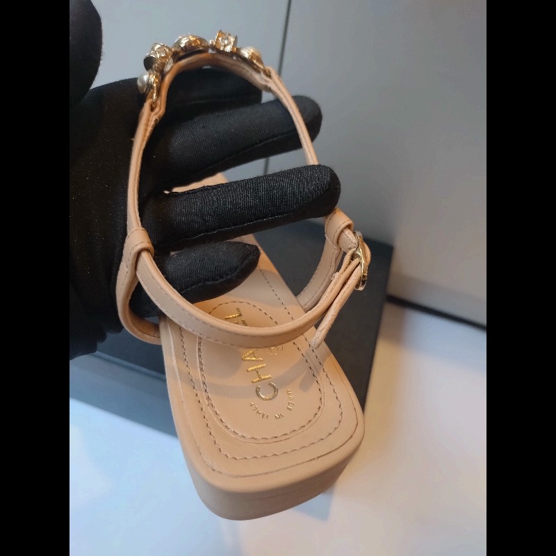 Chanel 駝皮淡金愛心水鑽夾腳涼鞋-11