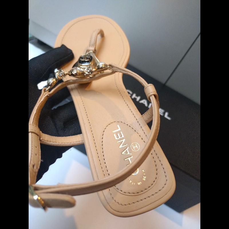 Chanel 駝皮淡金愛心水鑽夾腳涼鞋-12