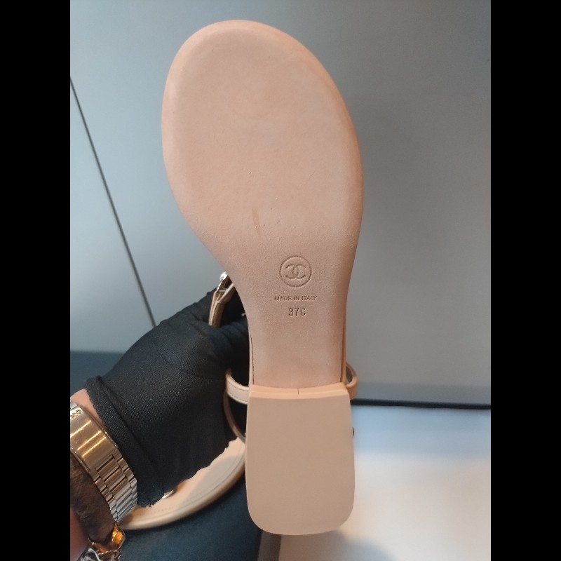 Chanel 駝皮淡金愛心水鑽夾腳涼鞋-13