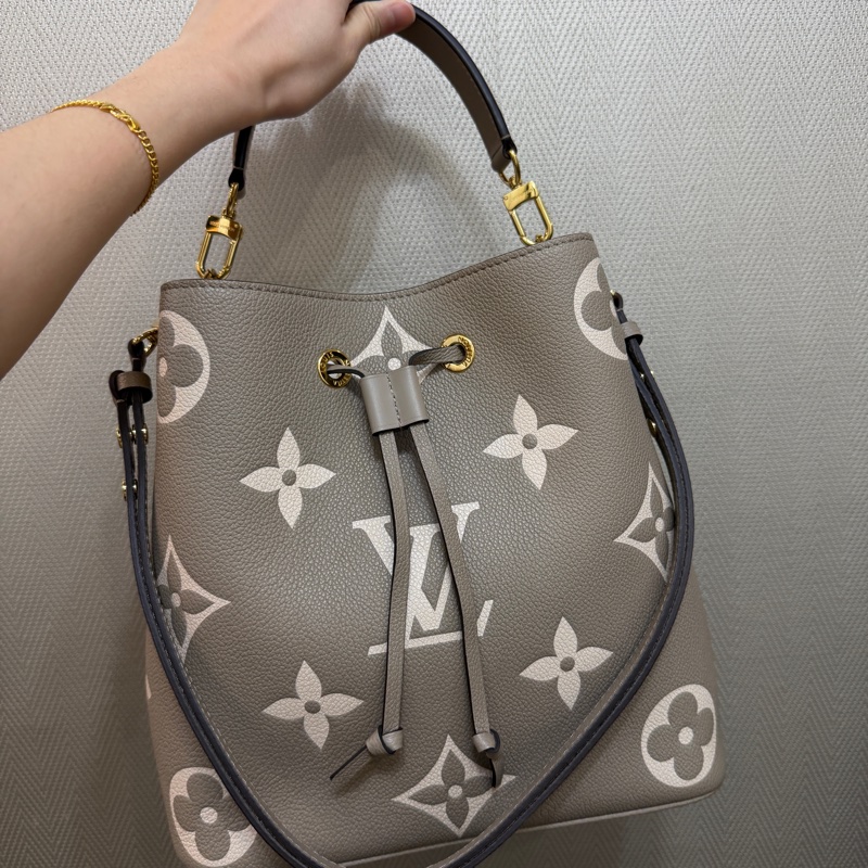 LV 斑鳩灰米白Logo Neo Noe MM水桶包M45555-0