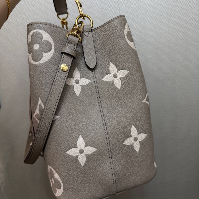 LV 斑鳩灰米白Logo Neo Noe MM水桶包M45555-1