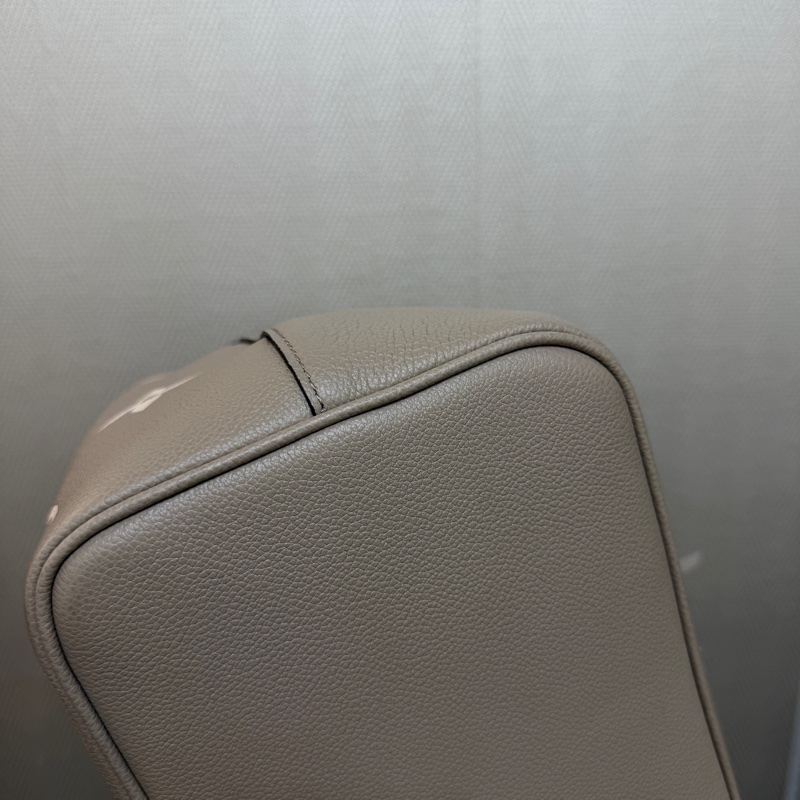 LV 斑鳩灰米白Logo Neo Noe MM水桶包M45555-5