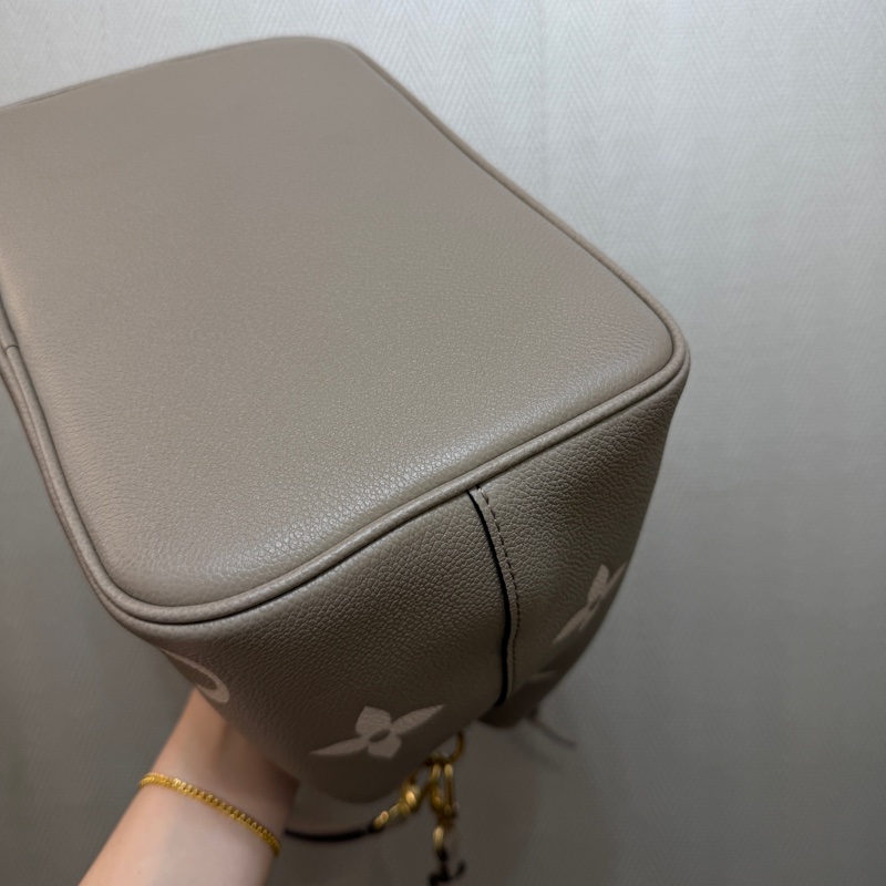 LV 斑鳩灰米白Logo Neo Noe MM水桶包M45555-6