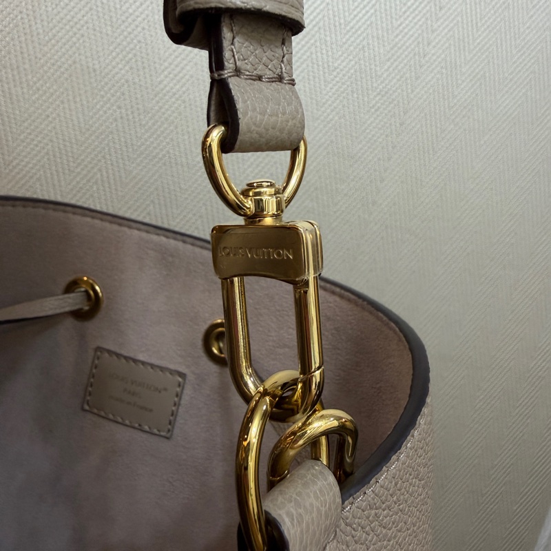 LV 斑鳩灰米白Logo Neo Noe MM水桶包M45555-10