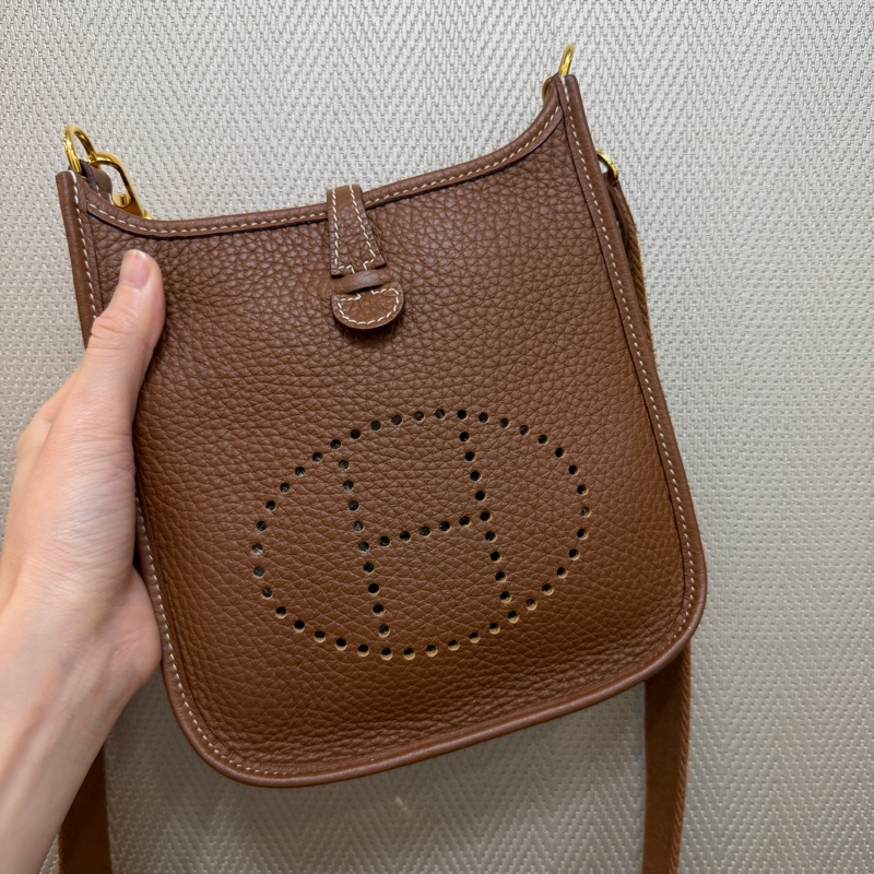 Hermes 金棕Clemence皮金釦Mini Evelyne斜背包-0