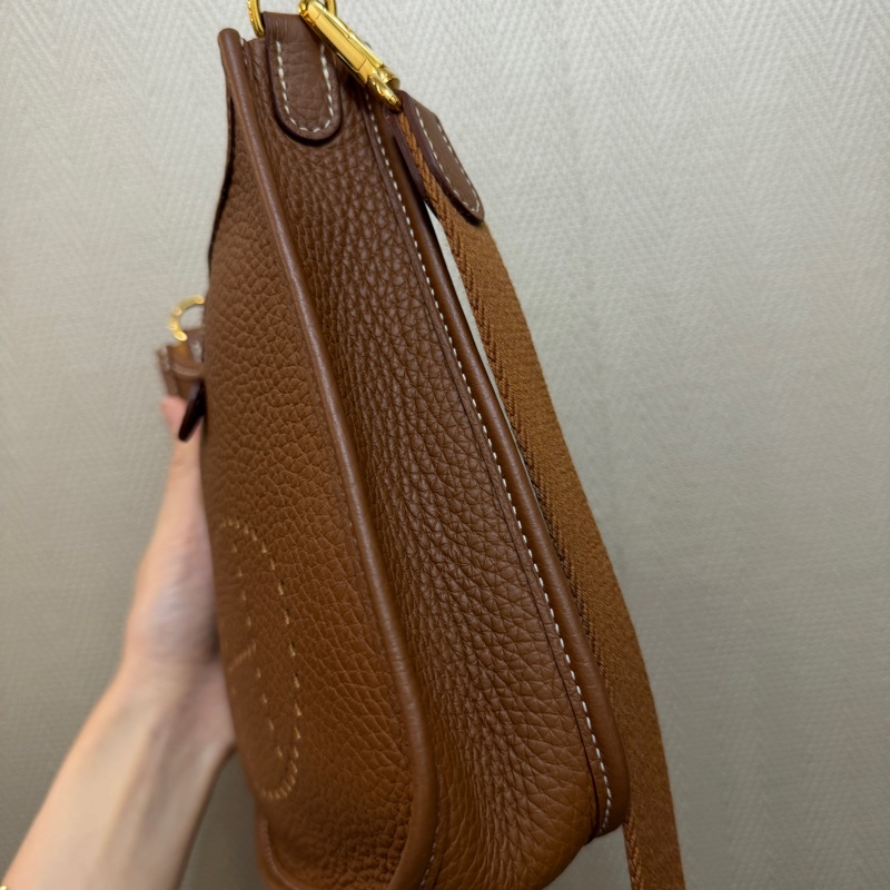 Hermes 金棕Clemence皮金釦Mini Evelyne斜背包-1