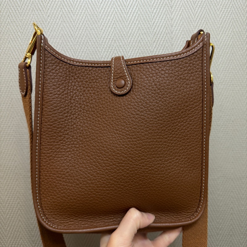 Hermes 金棕Clemence皮金釦Mini Evelyne斜背包-3