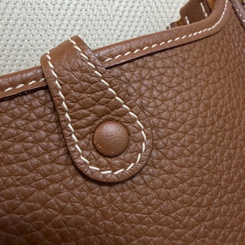 Hermes 金棕Clemence皮金釦Mini Evelyne斜背包-7