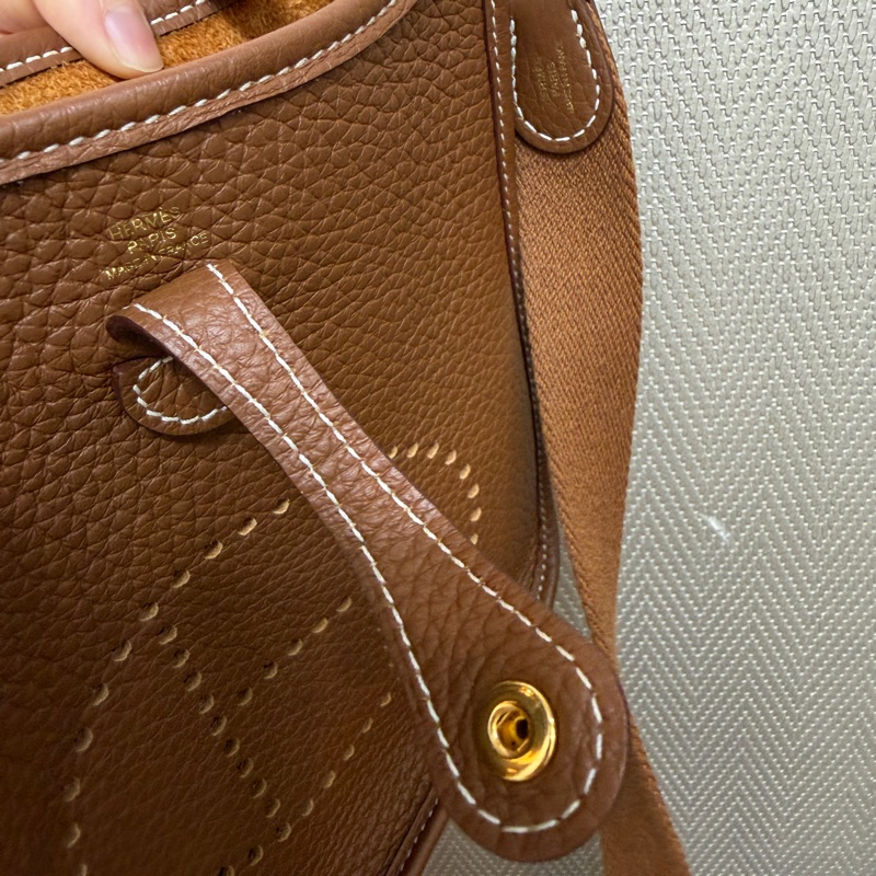 Hermes 金棕Clemence皮金釦Mini Evelyne斜背包-9
