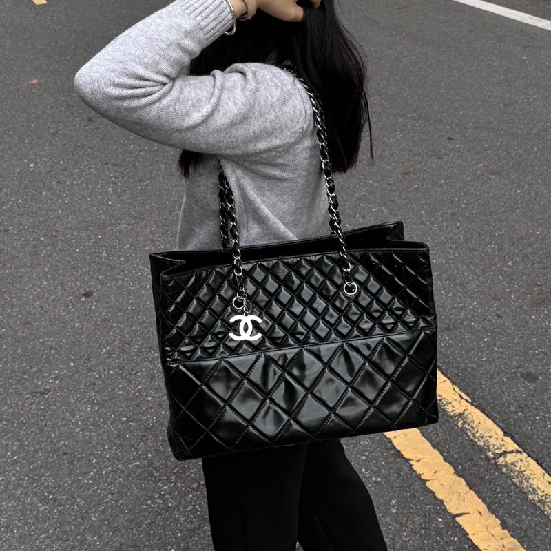 【年底優惠⏰】 Chanel 香奈兒 黑銀菱格紋 托特包 專櫃26萬！-26