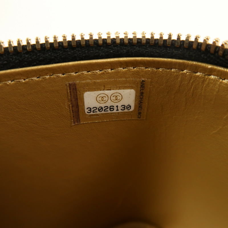 CHANEL 羊皮皮革Vanity Case金扣鏈帶肩背袋-6