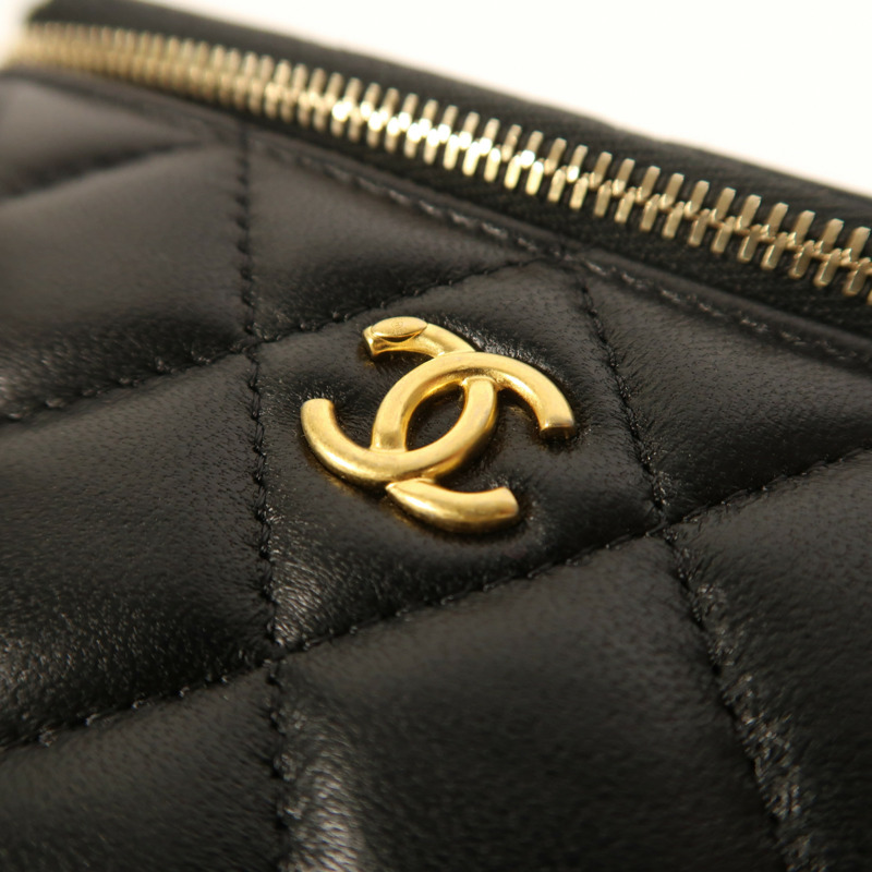 CHANEL 羊皮皮革Vanity Case金扣鏈帶肩背袋-10