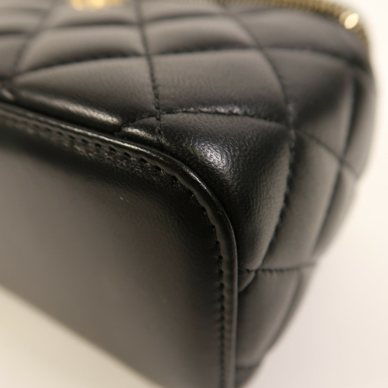 CHANEL 羊皮皮革Vanity Case金扣鏈帶肩背袋-11