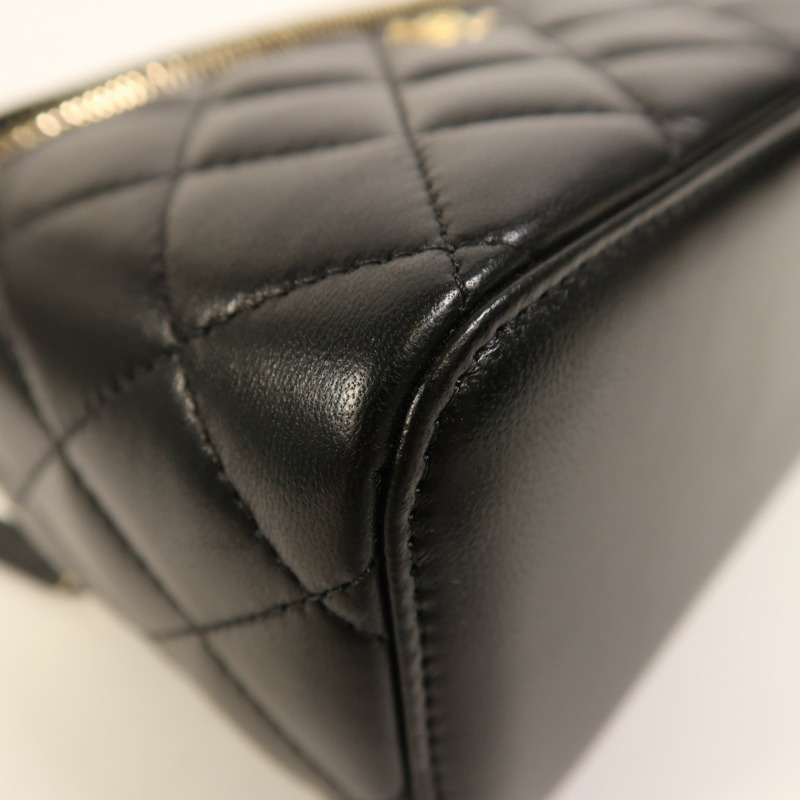 CHANEL 羊皮皮革Vanity Case金扣鏈帶肩背袋-12