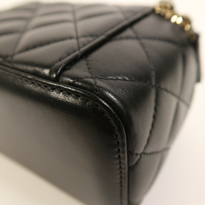 CHANEL 羊皮皮革Vanity Case金扣鏈帶肩背袋-13