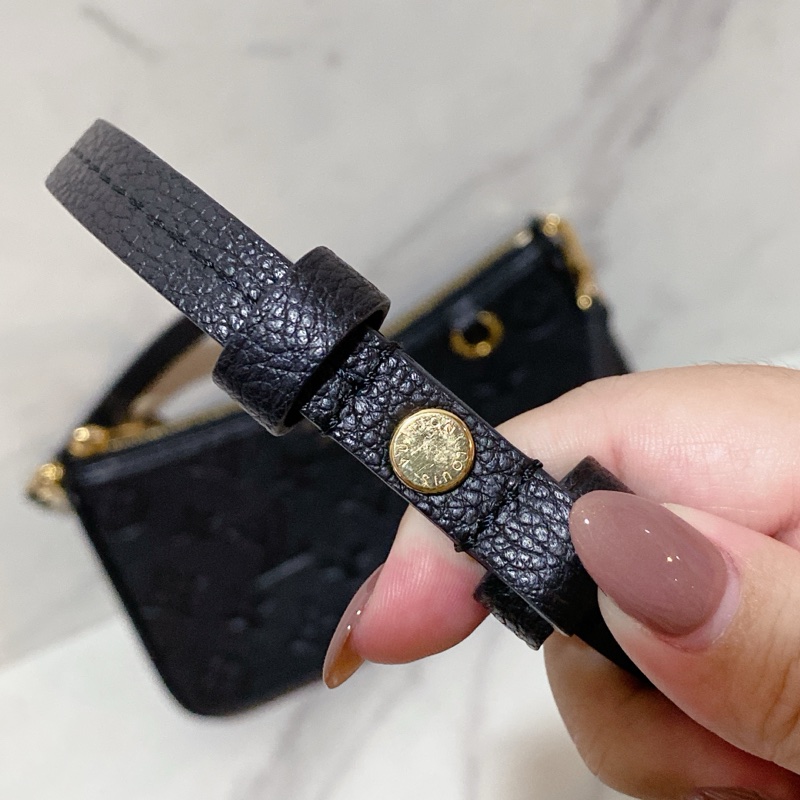 LV M80349 EASY POUCH ON STRAP-26