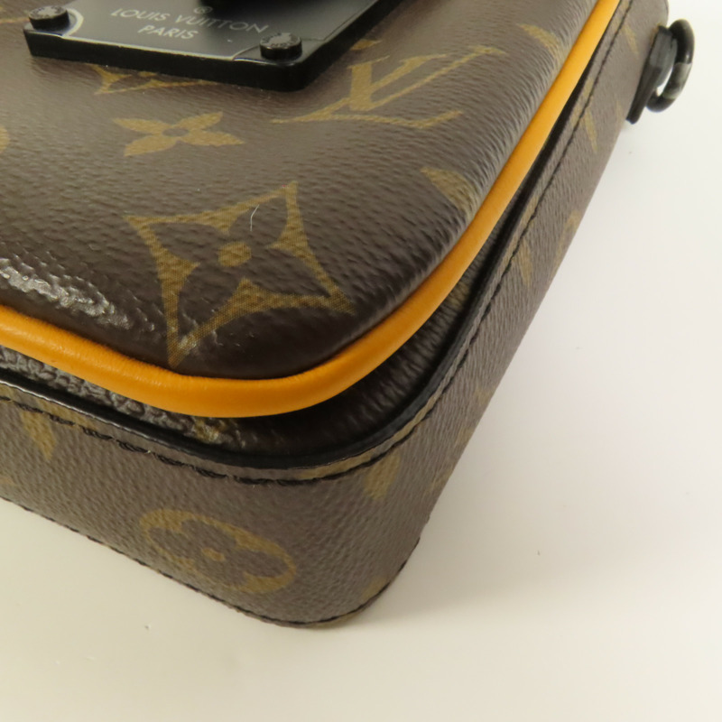 LOUIS VUITTON Monogram S-Lock Vertical Wearable Wallet肩背袋-11
