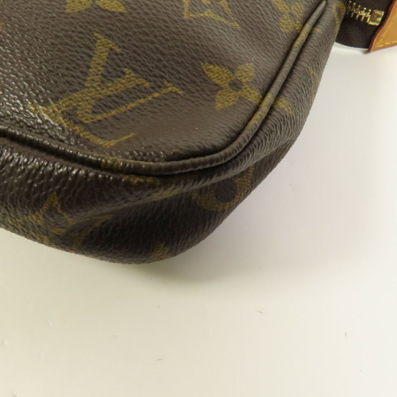 LOUIS VUITTON Monogram Pochette Accessoires金扣手挽袋棕色-11