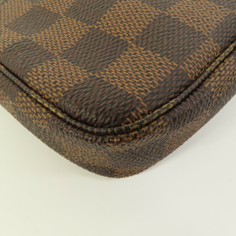 LOUIS VUITTON Damier Mini Pochette Accessories金扣鏈帶手挽袋-11