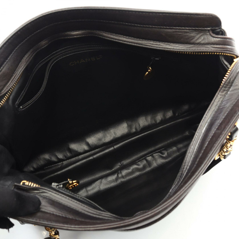 香奈兒三重 COCO 標誌鏈條單背包，羊皮材質，黑色，金色五金，二手 CC-2