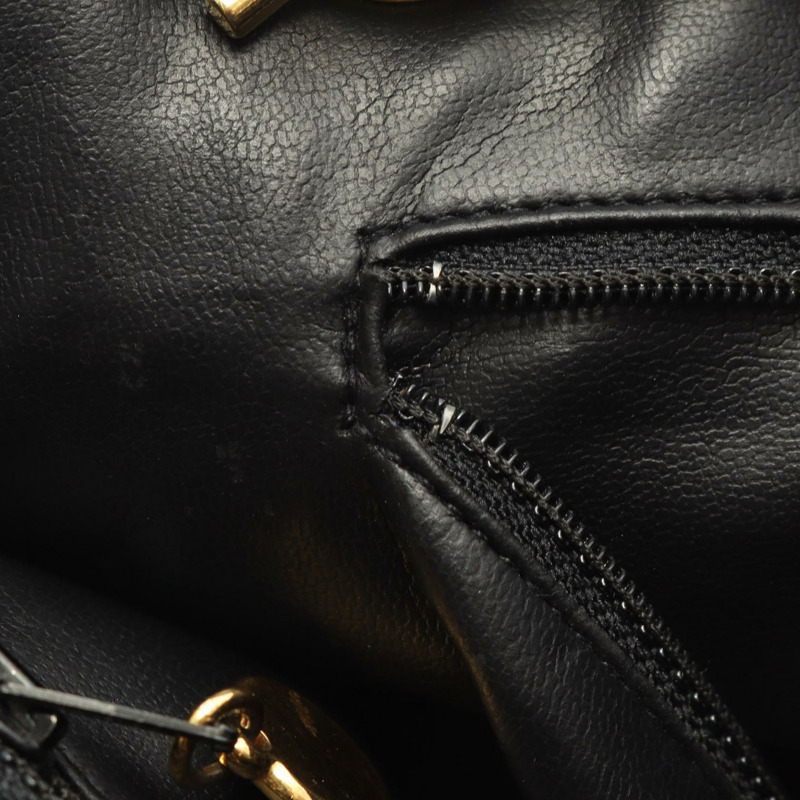 香奈兒三重 COCO 標誌鏈條單背包，羊皮材質，黑色，金色五金，二手 CC-11