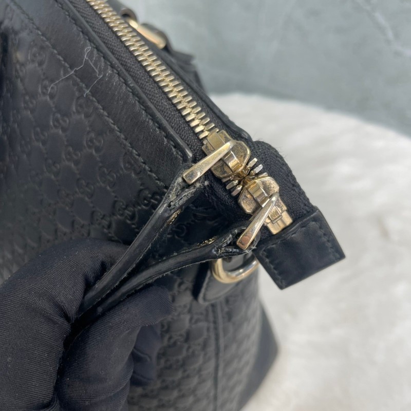 GUCCI 黑色牛皮老花壓印手提包-10