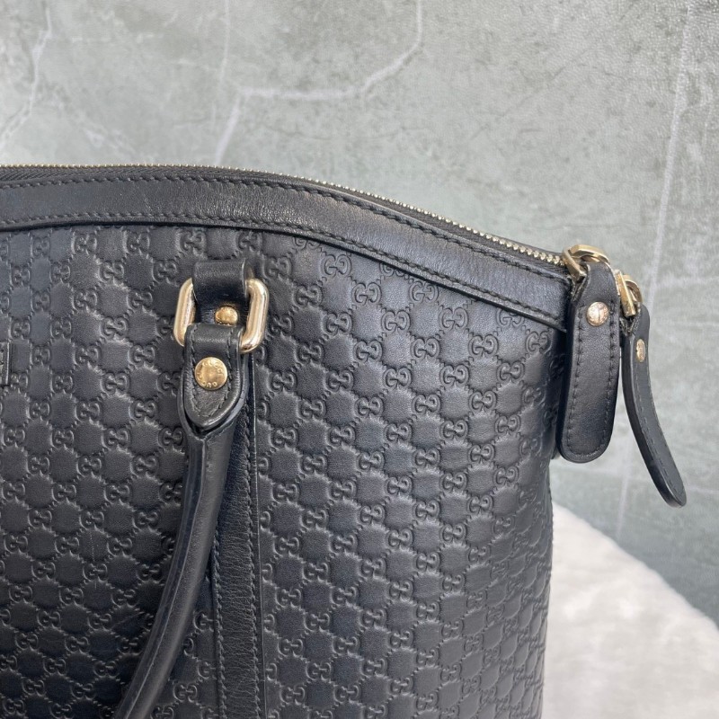 GUCCI 黑色牛皮老花壓印手提包-15