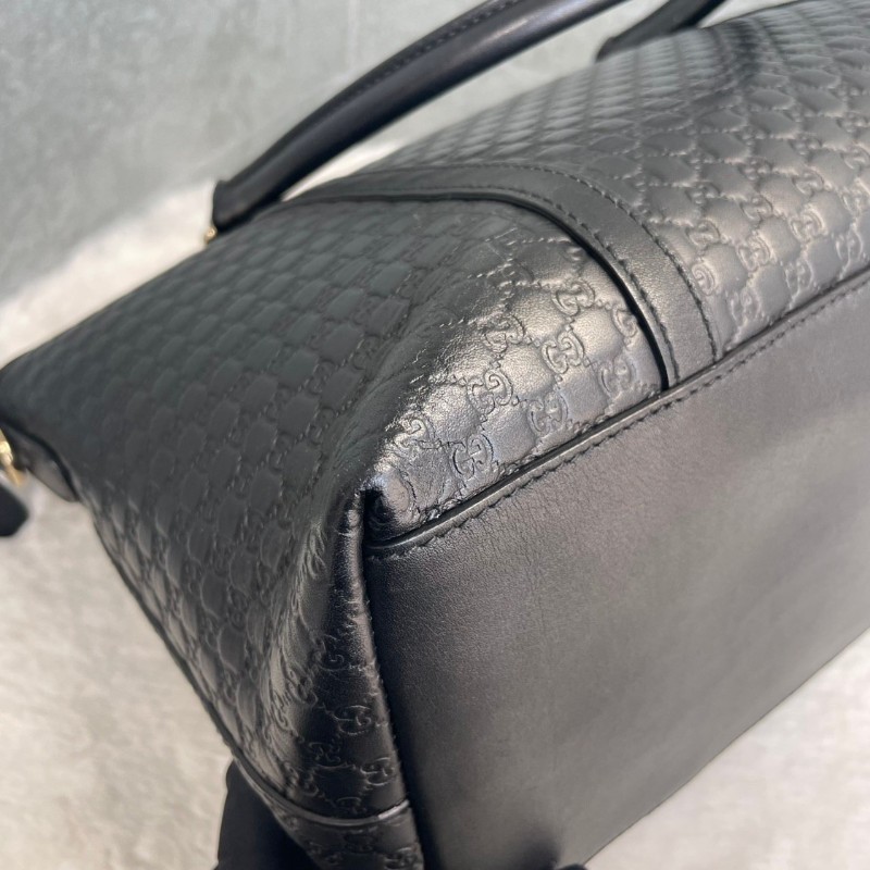 GUCCI 黑色牛皮老花壓印手提包-17