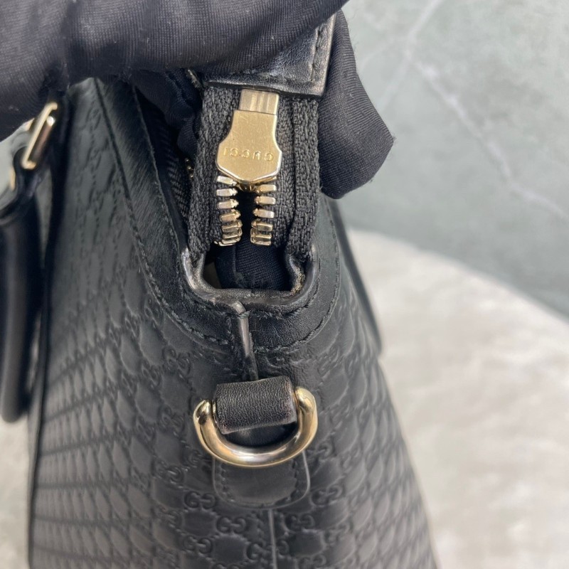 GUCCI 黑色牛皮老花壓印手提包-22