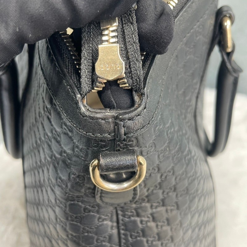 GUCCI 黑色牛皮老花壓印手提包-24